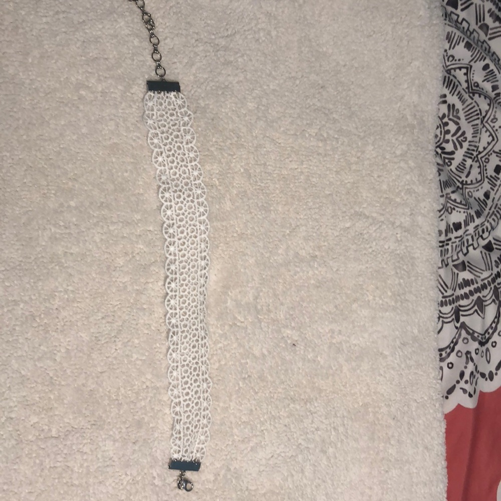 Express white choker
